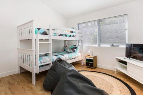 PALM COURT RETREAT MORNINGTON - Accommodation Newcastle 3