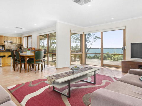 VIEWS At MCCRAE..... - Accommodation Newcastle 1
