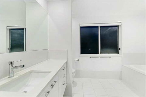 THE BEACH OASIS At 360 - Accommodation Newcastle 1