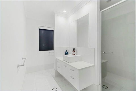THE BEACH OASIS At 360 - Accommodation Newcastle 4