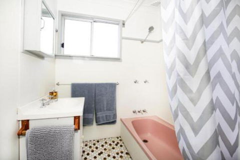Sun Shack At Culburra Pet Friendly 3 Mins To Beach - Accommodation Newcastle 5