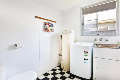 Sun Shack At Culburra Pet Friendly 3 Mins To Beach - Accommodation Newcastle 4