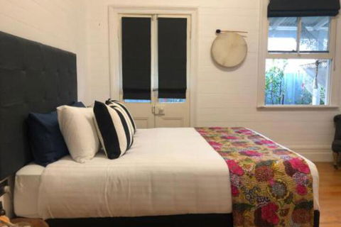 The Residence Stylish Comfort With Fireplace - Accommodation Newcastle 4