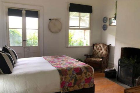 The Residence Stylish Comfort With Fireplace - Accommodation Newcastle 0