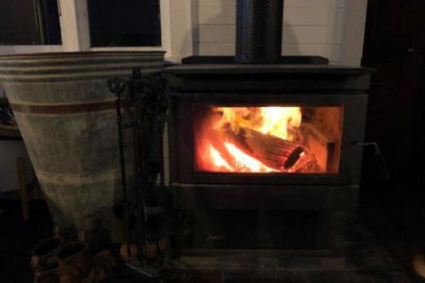 The Residence Stylish Comfort With Fireplace - Accommodation Newcastle 6