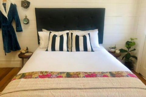 The Residence Stylish Comfort With Fireplace - Accommodation Newcastle 7