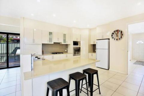Sandy Bottom Pet Friendly 3 Min Walk To Beach - Accommodation Newcastle 2