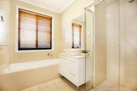 Sandy Bottom Pet Friendly 3 Min Walk To Beach - Accommodation Newcastle 5