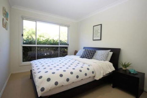MAGIC BEACH HOUSE PET FRIENDLY - Accommodation Newcastle 3