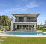 WATERFRONT HOME BORDERING MOOLOOLABA - Accommodation Newcastle