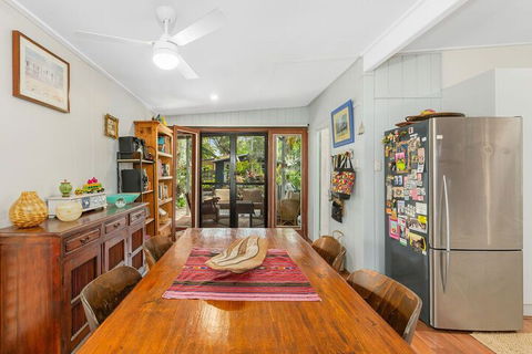 BEACH RETREAT - Accommodation Newcastle 4