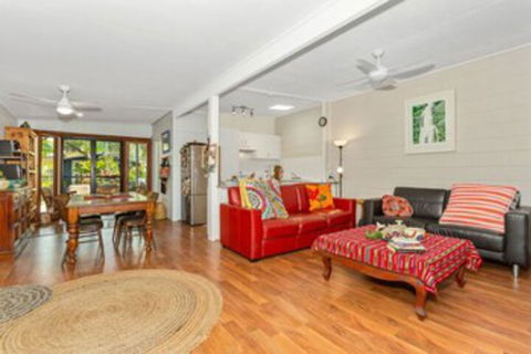 BEACH RETREAT - Accommodation Newcastle 0