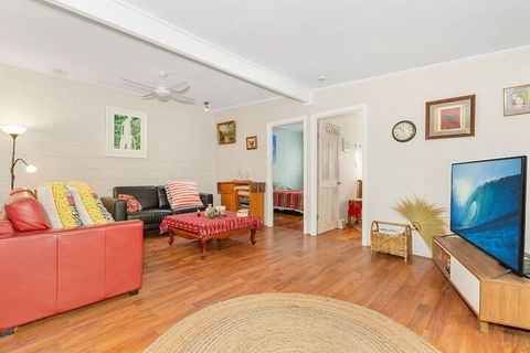 BEACH RETREAT - Accommodation Newcastle 2