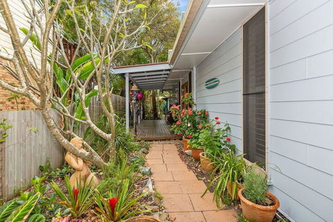 BEACH RETREAT - Accommodation Newcastle 1