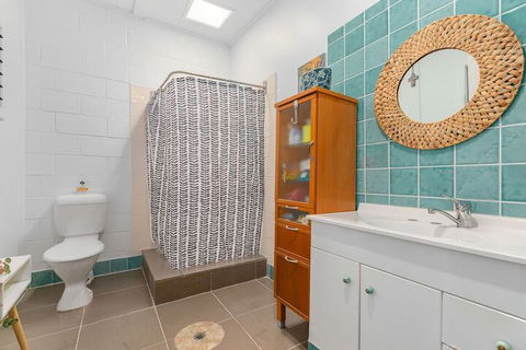 BEACH RETREAT - Accommodation Newcastle 5