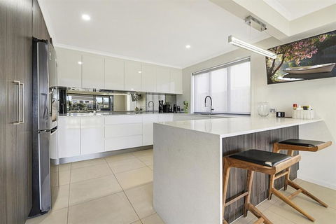 CANAL HOME NEAR MOOLOOLABA Kooringal - Accommodation Newcastle 1