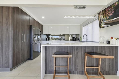 CANAL HOME NEAR MOOLOOLABA Kooringal - Accommodation Newcastle 5