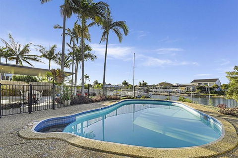 CANAL HOME NEAR MOOLOOLABA Kooringal - Accommodation Newcastle 6