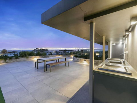 SEA TEMPLE MORNINGTON - Accommodation Newcastle 6