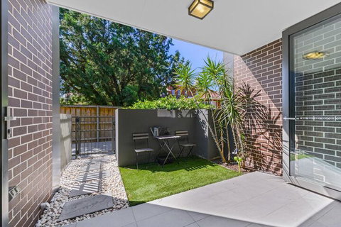 HomeHotel High End 3 Bedroom Terrace With Parking - Accommodation Newcastle 6