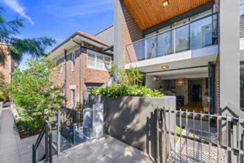 HomeHotel High End 3 Bedroom Terrace With Parking - Accommodation Newcastle 0