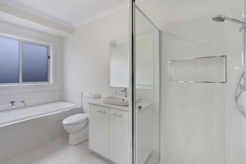 V & V Family Dream Away - Accommodation Newcastle 3