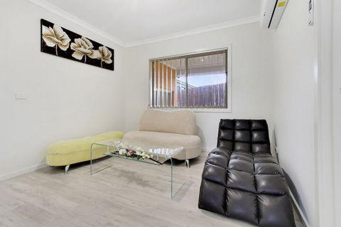 V & V Family Dream Away - Accommodation Newcastle 7