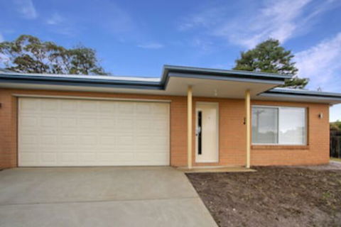 V & V Family Dream Away - Accommodation Newcastle 0