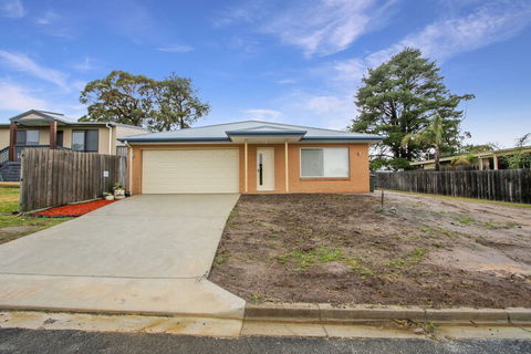 V & V Family Dream Away - Accommodation Newcastle 1