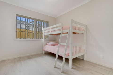 V & V Family Dream Away - Accommodation Newcastle 5