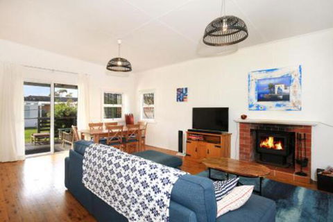 Triangulo At Culburra Pet Friendly 2 Mins To Beach - Accommodation Newcastle 0