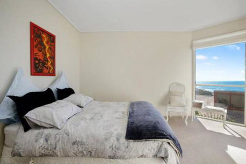 PANORAMA VIEWS Spectacular Ocean Views - Accommodation Newcastle 5