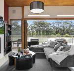 Casa sul lago quite simply a very special place - Accommodation Newcastle