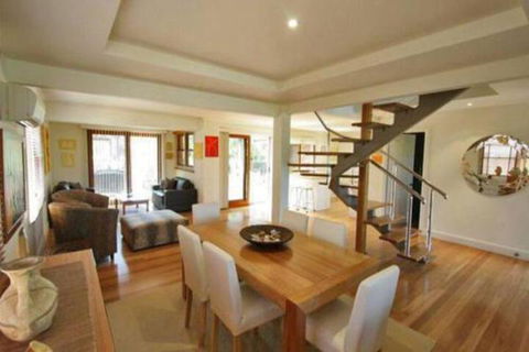 Illalangi Views Pool Walk To Beach - Accommodation Newcastle 2