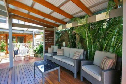 Illalangi Views Pool Walk To Beach - Accommodation Newcastle 7