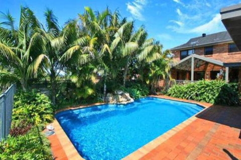 Illalangi Views Pool Walk To Beach - Accommodation Newcastle 6