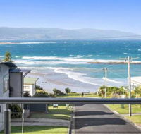 SEA SPECTACULAR seconds from the beach - Accommodation Newcastle