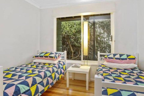 SEAVIEW Ocean Views From A Modern Townhouse - Accommodation Newcastle 7