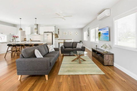 HALE KUPA Rye Beach House Spa Table Tennis - Accommodation Newcastle 5