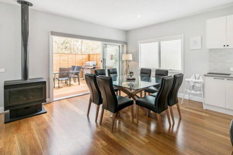 HALE KUPA Rye Beach House Spa Table Tennis - Accommodation Newcastle 6