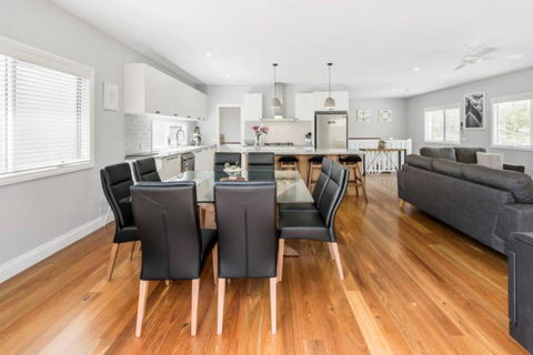 HALE KUPA Rye Beach House Spa Table Tennis - Accommodation Newcastle 4