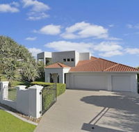 Castaways Beachside Family Retreat 44 Driftwood Drive - Accommodation Newcastle