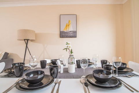 True Comfort! 3bed2bath APT Near Ashfield Station! - Accommodation Newcastle 3
