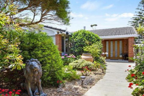 Karelda Absolute Waterfront Pet Friendly Property - Accommodation Newcastle 4