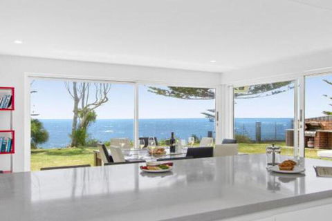 Karelda Absolute Waterfront Pet Friendly Property - Accommodation Newcastle 3