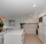 BEAUTIFULLY RENOVATED OCEANSIDE APARTMENT Lamer 9 - Accommodation Newcastle