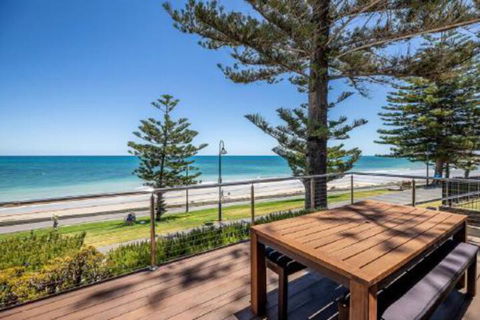 ULTIMA At The Bay Glenelg Absolute Beachfront - Accommodation Newcastle 4