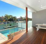 Culbara 23b Modern 5 Bedroom Townhouse on Canal with Plunge Pool Pontoon  Aircon - Accommodation Newcastle