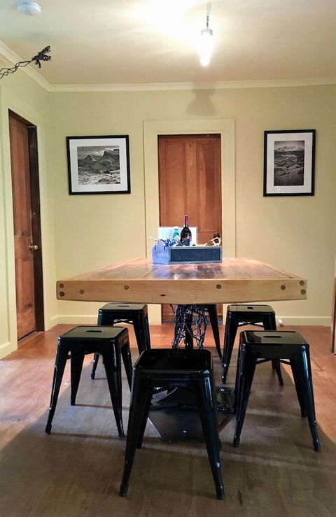 Sutton Spring Art Retreats - Accommodation Newcastle 4