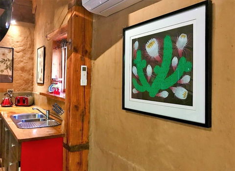 Sutton Spring Art Retreats - Accommodation Newcastle 2